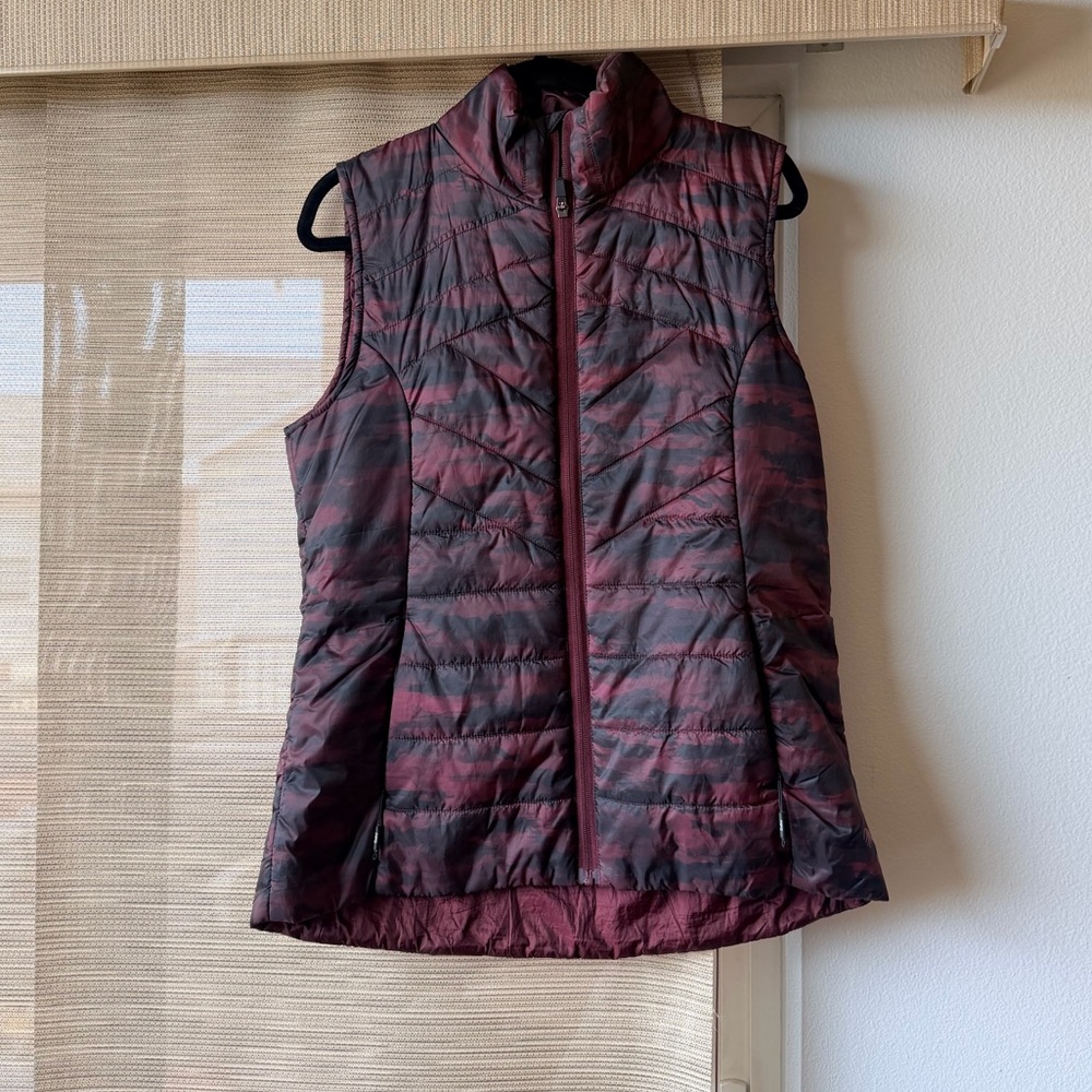 MPG Women's Camouflage Quilted Vest - Black and Burgundy